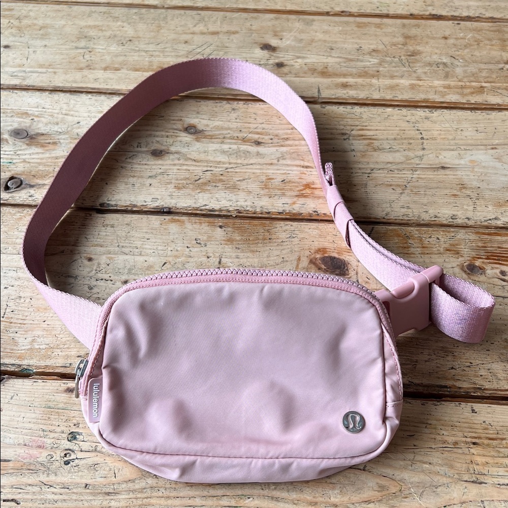 Lululemon Everywhere Belt Bag in Pink Haze - Picture 4 of 10
